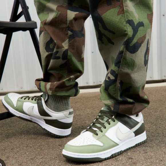 Nike Dunk Low *NWT* - Picture 2 of 9